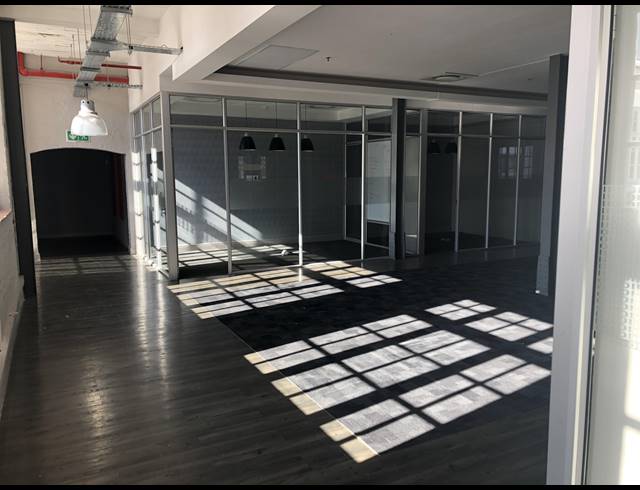 1,538M² OFFICE TO LET IN GARDENS